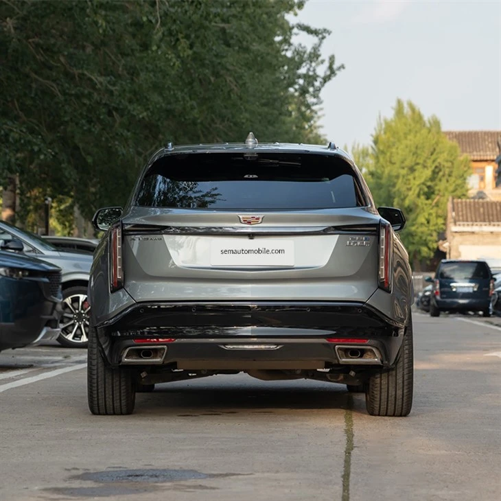 Cadillac XT5 4 cylinder SUV