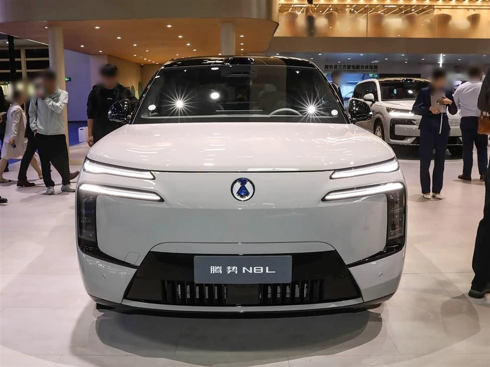 Denza D8 RHD PHEV 6 seat SUV