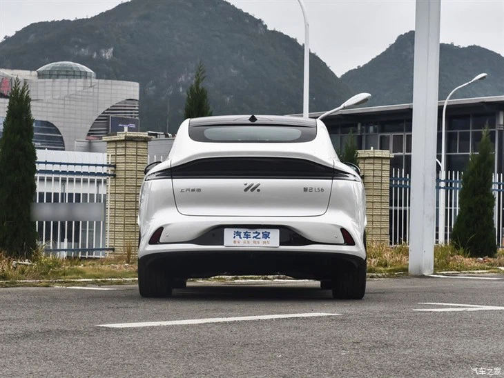 IM LS6 Pure Electric Coupe SUV With Futuristic Intelligent Cabin Design