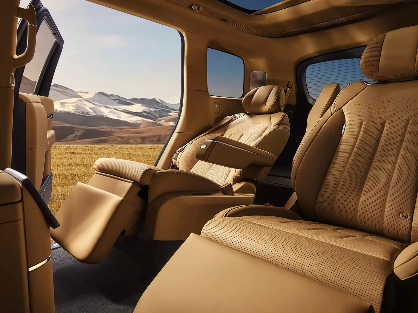 Xpeng GX large SUV with panoramic sunroof Xpeng GX large SUV with panoramic sunroof